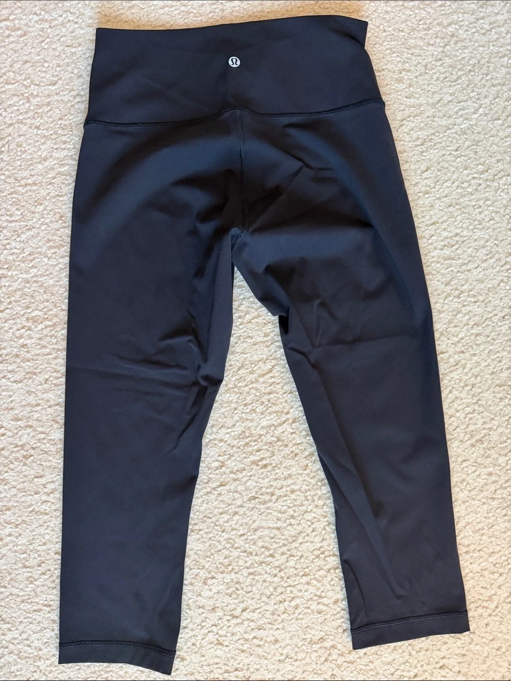 Lululemon Women’s 8 Cropped Leggings